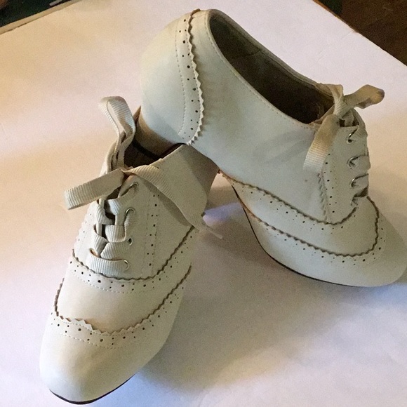 Shoes - Picture 2 of 3